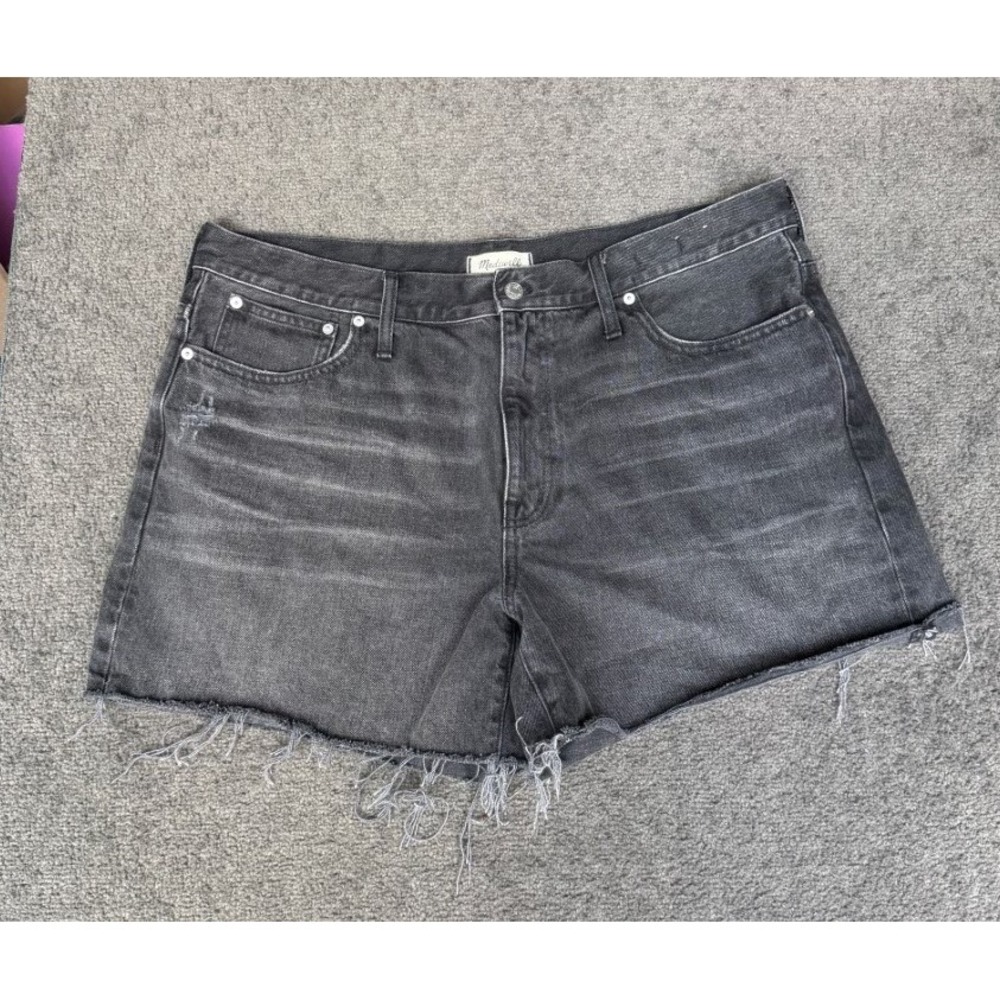 Madewell Relaxed Mid-Length Denim Shorts Faded Black Raw Hem Size 33 High Rise
